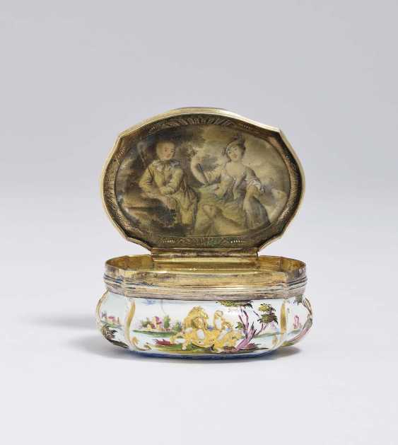 Tabatiere Berlin Or Meissen 2 Third 18 Century Buy At Online Auction At Veryimportantlot Com Auction Catalog Old Art And Special Auction Collection Meletta Art Interiors From 03 07 19 Photo Price Auction Lot 28