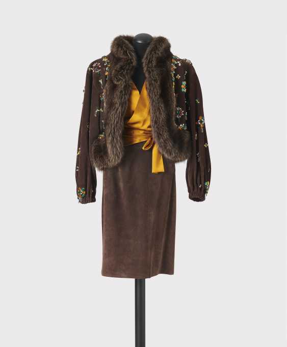 Set 3 Teilig Bluse Rock U Jacke Yves Saint Laurent Fur Yves Saint Laurent Haute Couture Paris Kollektion Herbst Winter 19 Buy At Online Auction At Veryimportantlot Com Auction Catalog Vintage Culture From