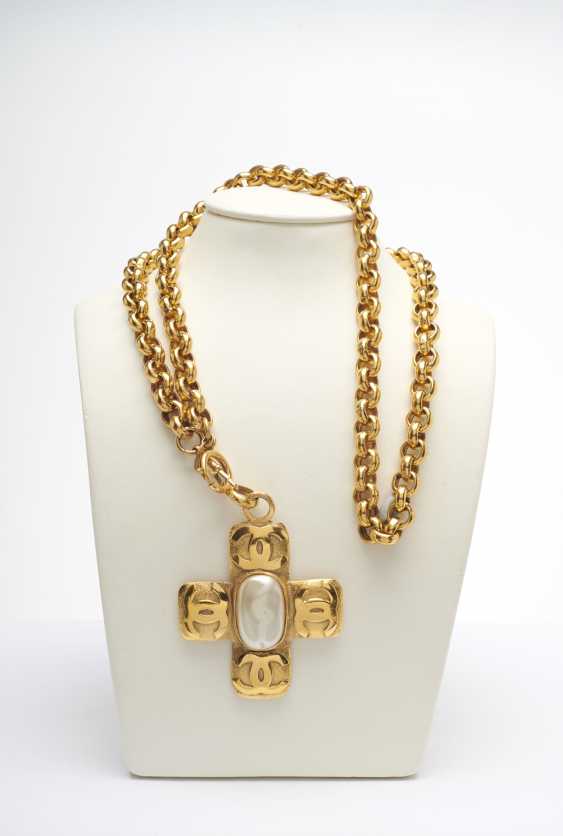 Necklace With A Pendant Karl Lagerfeld For Chanel Boutique Paris Collection Pret A Porter To 1994 96 For Sale Buy Online Auction At Veryimportantlot Auction Catalog Vintage Culture From Haute Couture To Generation Z