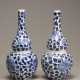A pair of Qing Dynasty blue and white porcelain gourd vase - фото 1