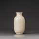 18th century white glazed vase - Foto 1
