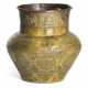 Fein gravierte Vase aus Messingbronze - Foto 1