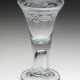 barockes Kelchglas mit Gravur - photo 1