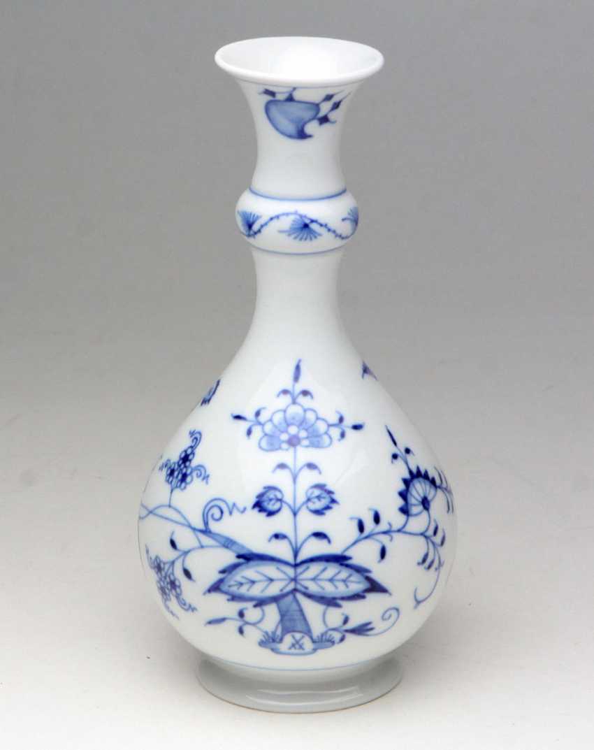 Meissen Porcelain Vase ion Pattern Auction catalog "106 850x550 width 50