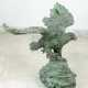 Monumental bronze eagle with stretched wings on naturalistic base - Foto 1
