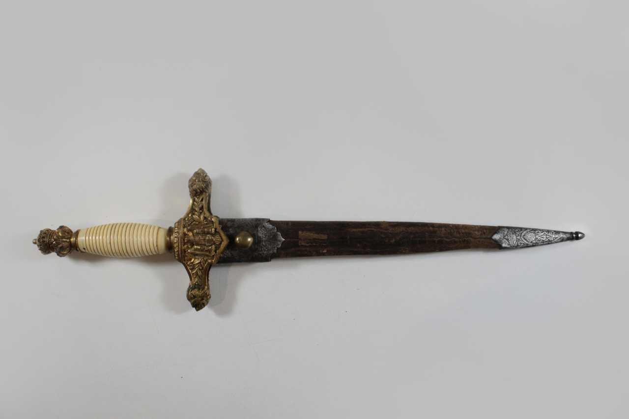 Crown Pommel dagger 