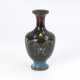 Cloisonné-Vase mit schwarz, blauem Grund - фото 1