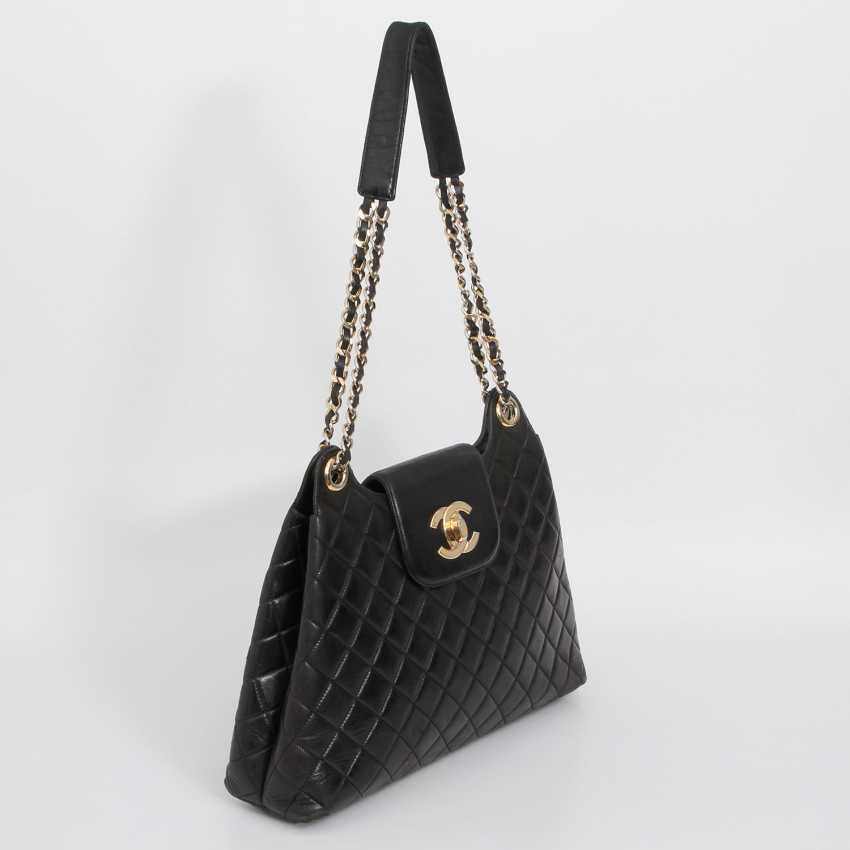 Auction: CHANEL VINTAGE distinctive shoulder bag, collection, probably in the late 80s. — buy ...