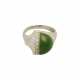 Ring mit grünem Farbstein und Diamanten, - photo 1