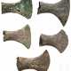 Fünf Tüllenbeile, Bronzezeit, Südosteuropa bis kaspischer Raum, 2. Jahrtausend vor Christus - Foto 1