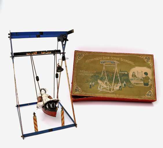 Mechanische Lehr Schiffschaukel Abc Online Bei Auktion Kaufen Auktionskatalog Kunst Antiquitaten Schmuck Vom 22 12 17 Foto Preis Von Auktionslos 28 Bei Veryimportantlot Com