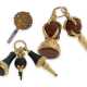 Uhrenschlüssel/Petschaft: kleines Sortiment äußerst rare, goldene Spindeluhrenschlüssel mit Steinbesatz, 18. Jahrhundert - photo 1