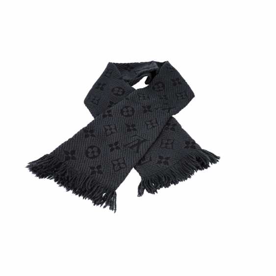 Louis Vuitton Scarf Logo Mania Current New Price 3 Buy At Online Auction At Veryimportantlot Com Auction Catalog Luxury Private Property Jewelry Fashion Luxury Accessories From 11 01 Photo Price Auction Lot 58