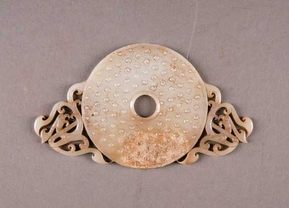 Asiatika Dreiteiliges Konvolut Jade China 19 Jahrhundert Online Bei Auktion Kaufen Auktionskatalog Varia Vom 11 01 Foto Preis Von Auktionslos 17 Bei Veryimportantlot Com