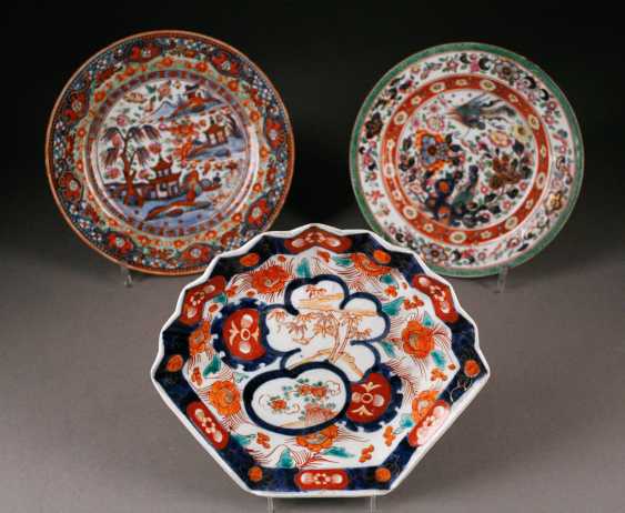 Asiatika 3 Er Konvolut Imari Teller China 19 Jahrhundert Online Bei Auktion Kaufen Auktionskatalog Varia Vom 11 01 Foto Preis Von Auktionslos 26 Bei Veryimportantlot Com