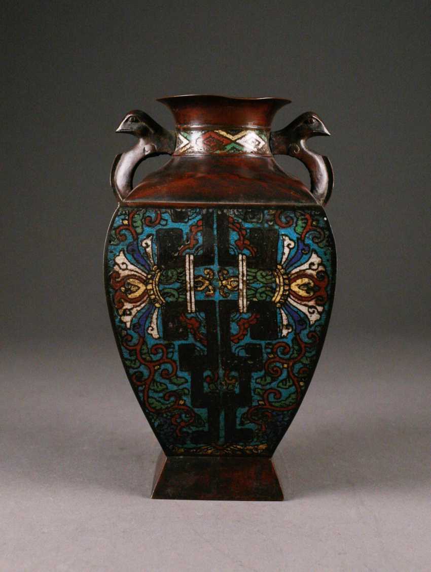 Asiatika Vase China Jahrhundert Online Bei Auktion Kaufen Auktionskatalog Varia Vom 11 01 Foto Preis Von Auktionslos 30 Bei Veryimportantlot Com