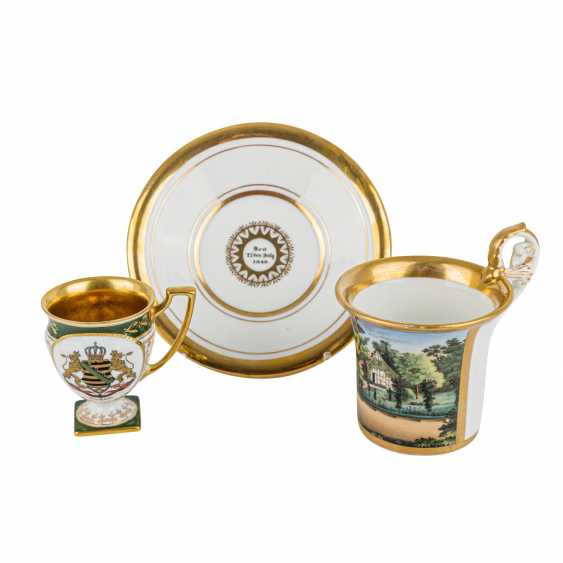 Auktion Kpm Berlin Unter Anderem Ansichtentasse Mit Untertasse Und Kleine Wappentasse Mitte Des 19 Jhs Jahrhundert Online Kaufen Bei Veryimportantlot Com Auktionskatalog Kunst Antiquitaten Schmuck Design Vom 25 01 Foto Preis Von