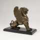 Bronze-Figur 'Sitzender geflügelter Löwe' - photo 1
