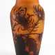 Vase mit Chrysanthemendekor - фото 1