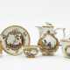 Meissen, Mitte 18. Jahrhundert. Teedose, Kännchen, Zuckerdose, Koppchen und Unterschale - photo 1