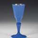 Pokal aus blau eingefärbtem Milchglas - Foto 1