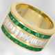 Ring: dekorativer breiter Gelbgoldring mit Smaragden und feinsten Diamanten, insgesamt ca. 2,47ct, 18K Gold, NP ca.8400€ - Foto 1