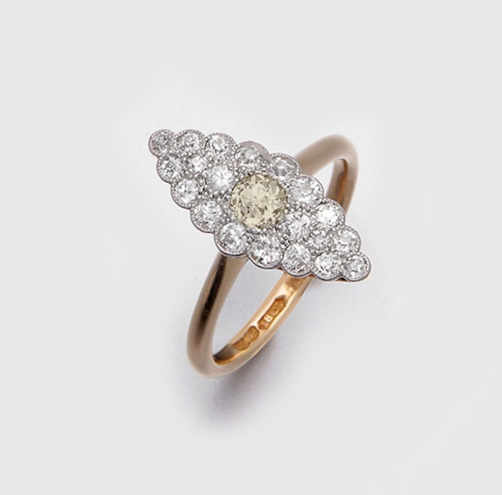 Кольцо с бриллиантом маркиз