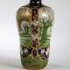 Vase mit Bachlandschaft - Foto 1