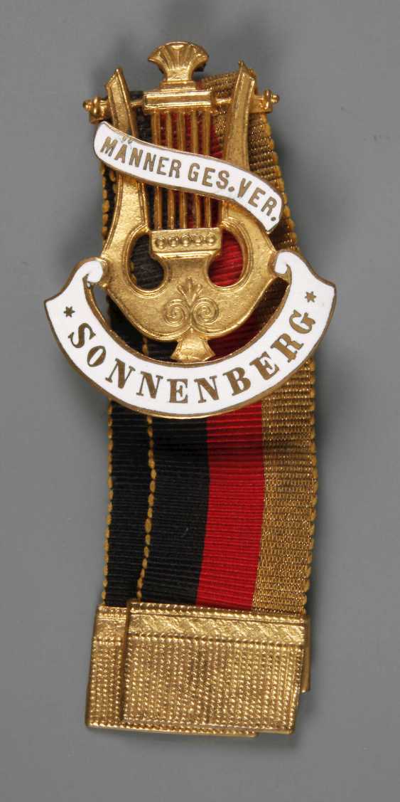 Auction Badge Men S Glee Club Sonnenberg Buy Online By