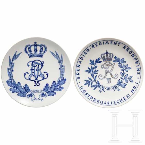 Porzellan Manufaktur Meissen Two Regiment Plate Buy At Online Auction At Veryimportantlot Com Auction Catalog Am International Medals Military History Collectibles From 28 05 Photo Price Auction Lot 5579