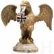 Adler auf Marmorsockel mit Auszeichnungen des Weltkrieges - Foto 1