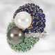 Ring: sehr dekorativer und hochwertiger Saphir/Smaragdring mit Brillanten und großen Zuchtperlen, insgesamt ca. 6,37ct, 14K Weißgold - фото 1