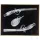 Ein Paar Scherzgefäße in Pistolenform, England, 20. Jahrhundert - Foto 1