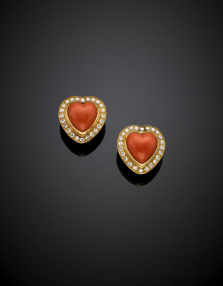 Orecchini A Lobo A Cuore In Oro Giallo Corallo Rosso Arancione E Diamanti Buy At Online Auction At Veryimportantlot Com Auction Catalog Auction 478 Jewels From 02 07 Photo Price Auction Lot 644