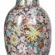 Große 'Mille Fleur'-Vase aus Porzellan - photo 1