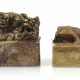 Zwei Specksteinsiegel mit Shishi- und Krötendekor - Foto 1
