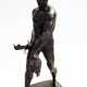 Giovanni da Bologna (1529-1608)-follower, Bronze sculpture of a walking naked warrior with male head and sword in the hands - Foto 1