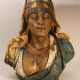 A Goldscheider terracotta bust of an oriental lady, with cape, coins and waved dress - Foto 1