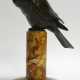 Bronzefigur eines Greifvogels in Lauerstellung - photo 1