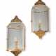 A PAIR OF ENGLISH BRASS 'GEORGE I' WALL-LIGHTS - Foto 1