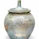 A ROMAN GLASS CINERARY URN AND LID - Foto 1