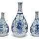THREE CHINESE BLUE AND WHITE 'KRAAK' BOTTLE VASES - фото 1
