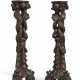 A PAIR OF ITALIAN STAINED WALNUT PEDESTALS - Foto 1