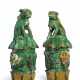 A PAIR OF CHINESE GREEN AND AMBER GLAZED LARGE ARCHITECTURAL... - Foto 1