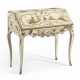 A NORTH ITALIAN WHITE, GILT AND POLYCHROME JAPANNED BUREAU - Foto 1