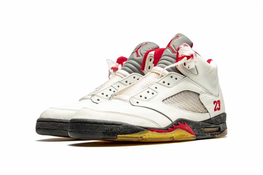 Air Jordan 5 Fire Red Player Exclusive Sneaker For Sale Buy Online Auction At Veryimportantlot Auction Catalog Original Air Michael Jordan Game Worn And Player Exclusive Sneaker Rarities From 13 08 Photo Price