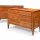 Maggiolini, Giuseppe. A NEAR PAIR OF MILANESE NEO-CLASSICAL WALNUT, TULIPWOOD AND MARQUETRY COMMODES - Foto 1