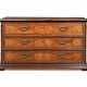 A NORTH ITALIAN WALNUT, FRUITWOOD AND MARQUETRY COMMODE - Foto 1