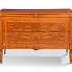 A NORTH ITALIAN WALNUT, TULIPWOOD AND FRUITWOOD MARQUETRY COMMODE - Foto 1