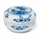 A CHINESE BLUE AND WHITE CIRCULAR BOX AND COVER - Foto 1
